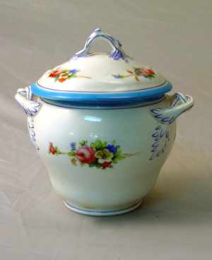 Jampot, behorend bij het theeservies van koningin Emma, dat gebruikt werd in de Koninklijke wachtkamer